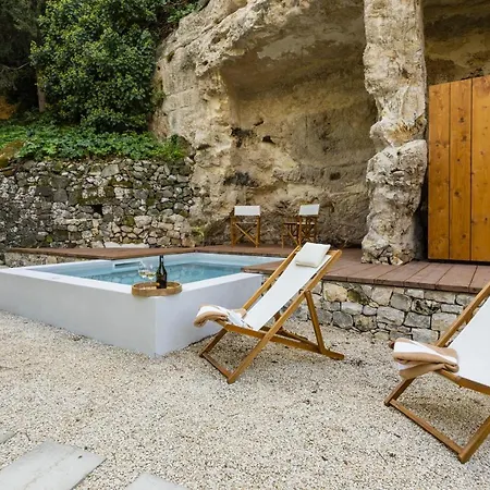 Petra - Isulatravel Villa