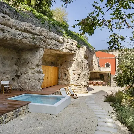Petra - Isulatravel Modica